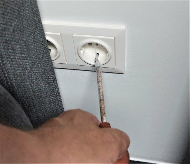 0 Negativbeispiel Steckdose 768x663