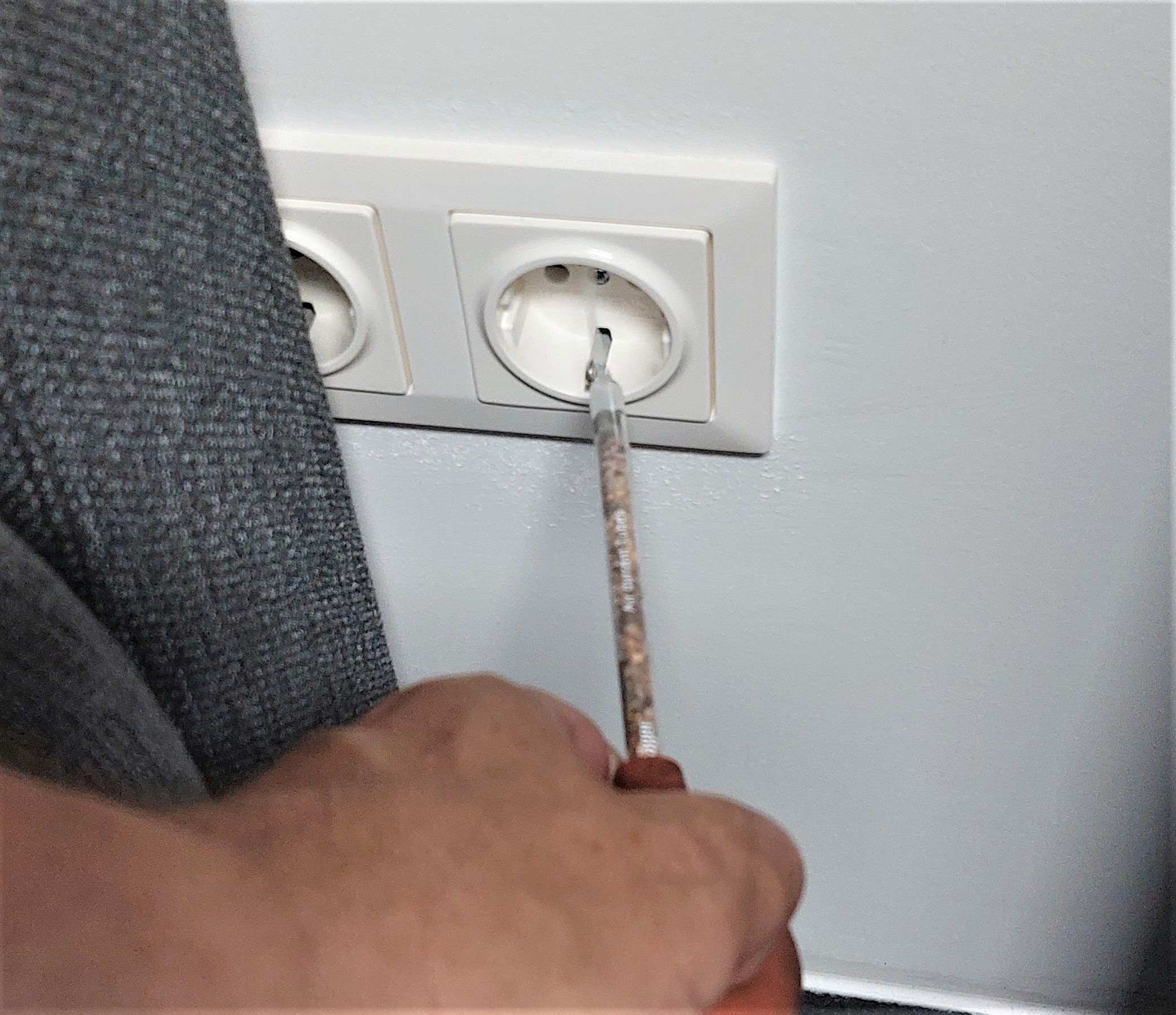 0 Negativbeispiel Steckdose